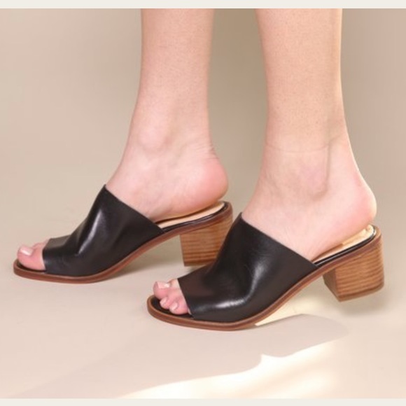 Intentionally Blank Deb Sandal - Picture 8 of 9